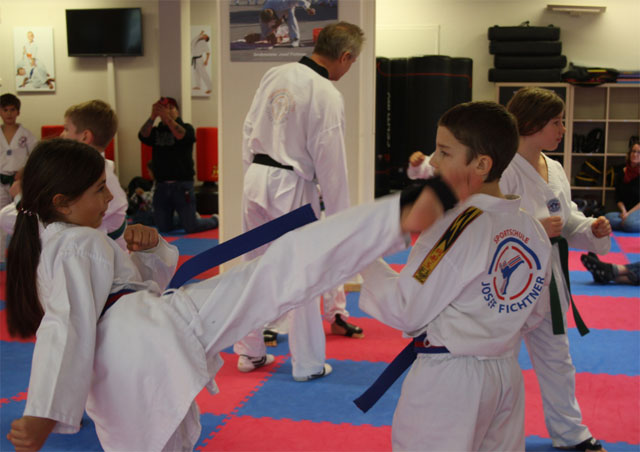Dollyo Chagi in der Taekwondo Schule Miesbach