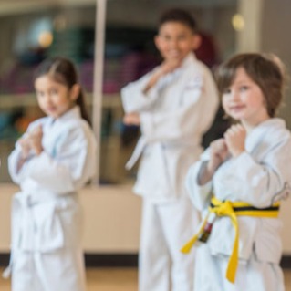Kinder beim Power Kids Taekwondo-Training der Kampfkunstschule Fichtner